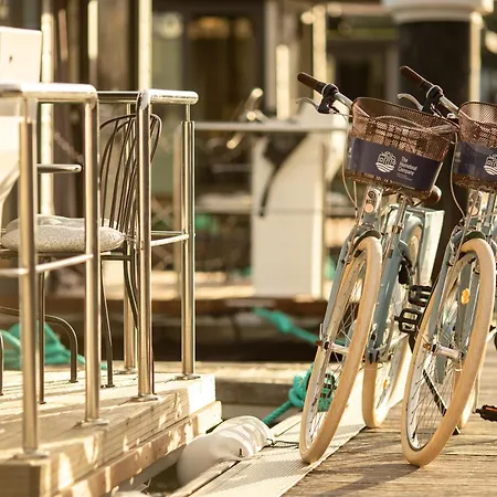 ספינת מלון The Homeboat Company Sant'elmo-cagliari קליארי