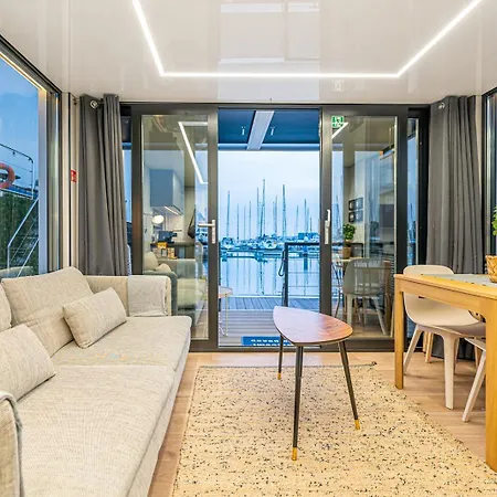 ספינת מלון The Homeboat Company Sant'elmo-cagliari קליארי