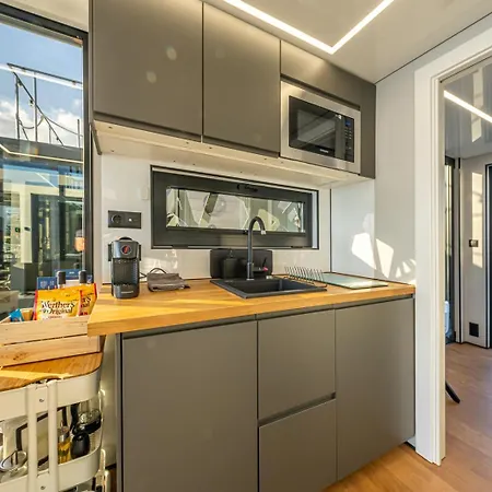 ספינת מלון The Homeboat Company Sant'elmo-cagliari *