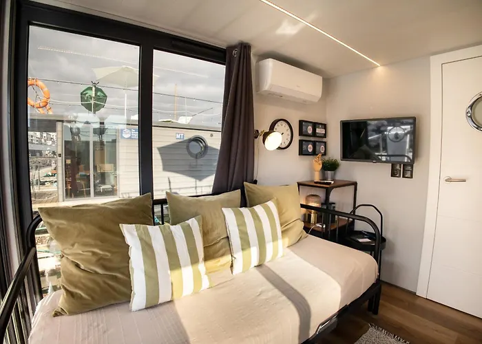 The Homeboat Company Sant'elmo-cagliari Ботель